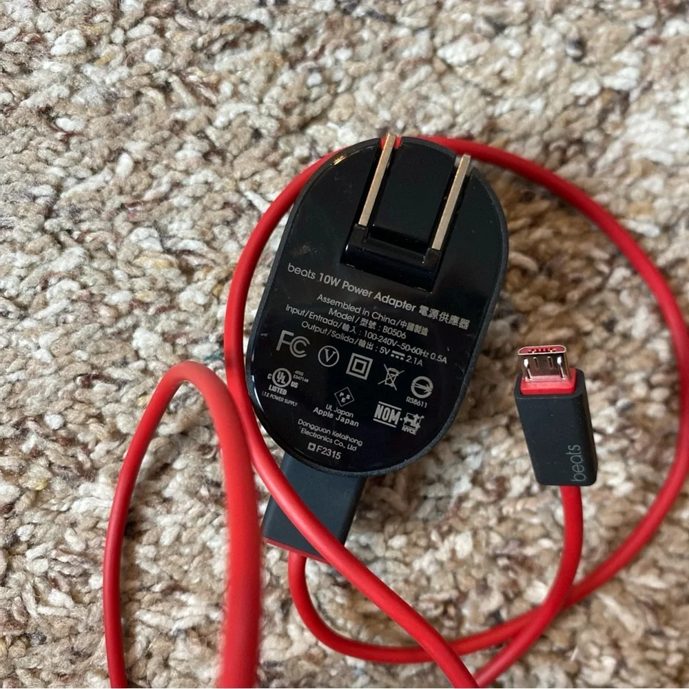 BEATS Wireless HD Hard Case And Charging Cord - Picture 5 of 7